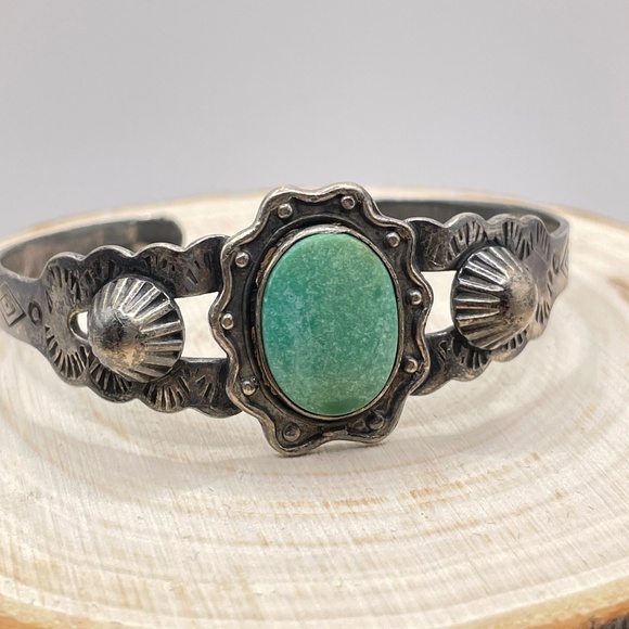 Vintage Native American Sterling Turquoise Cuff Bracelet SMALL - Picture 1 of 9